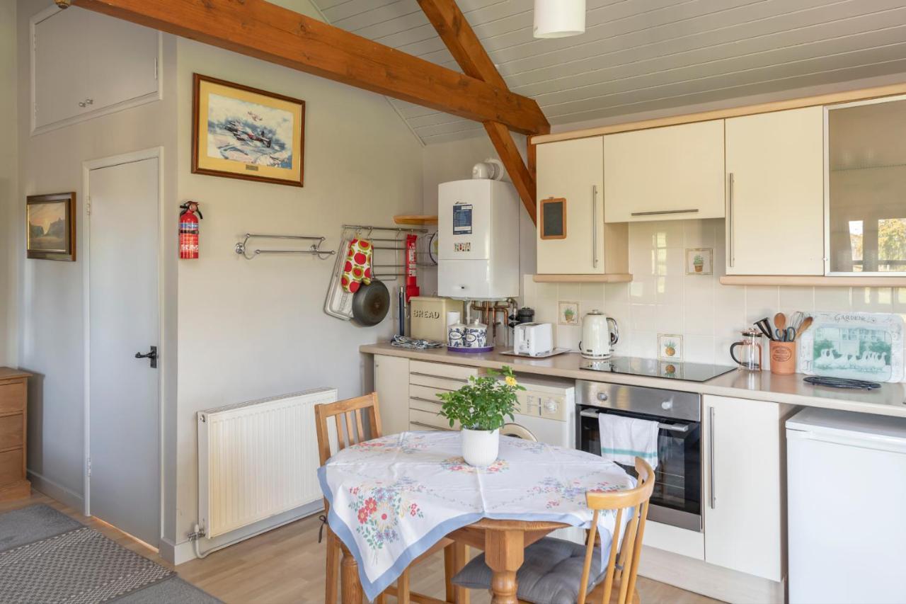 Beautiful Cottage With Stunning Views In Box Box  Екстериор снимка