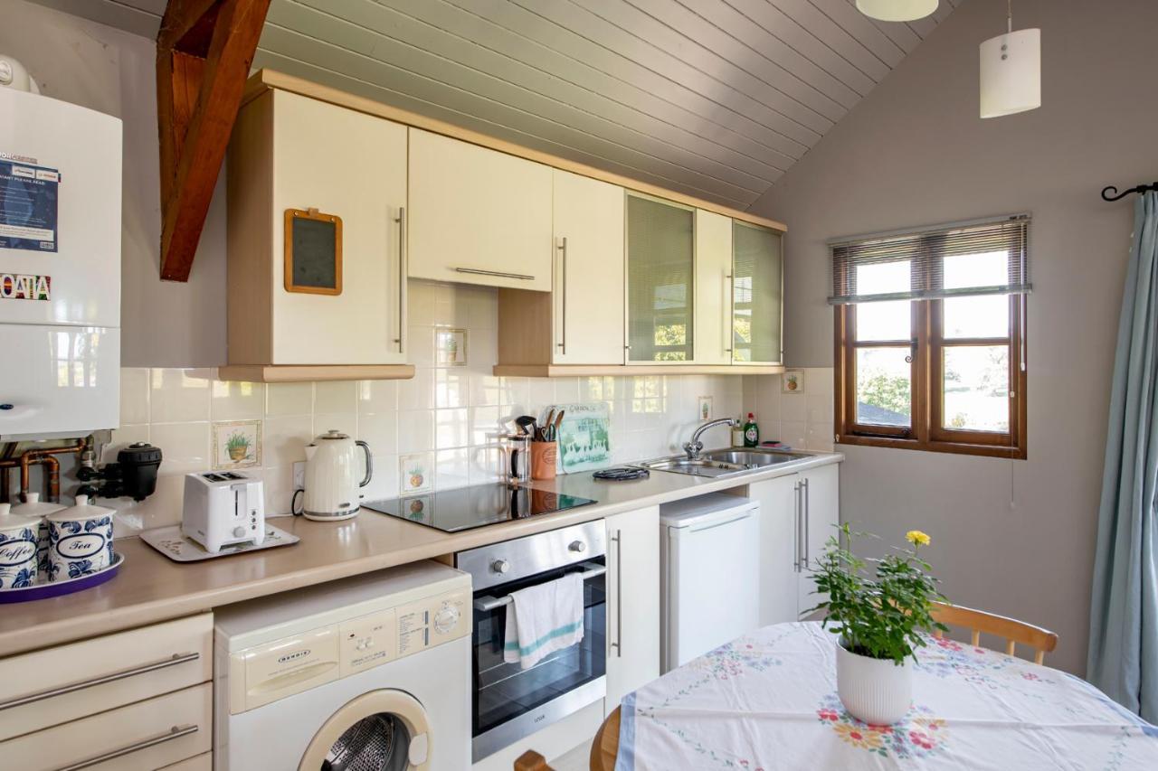 Beautiful Cottage With Stunning Views In Box Box  Екстериор снимка