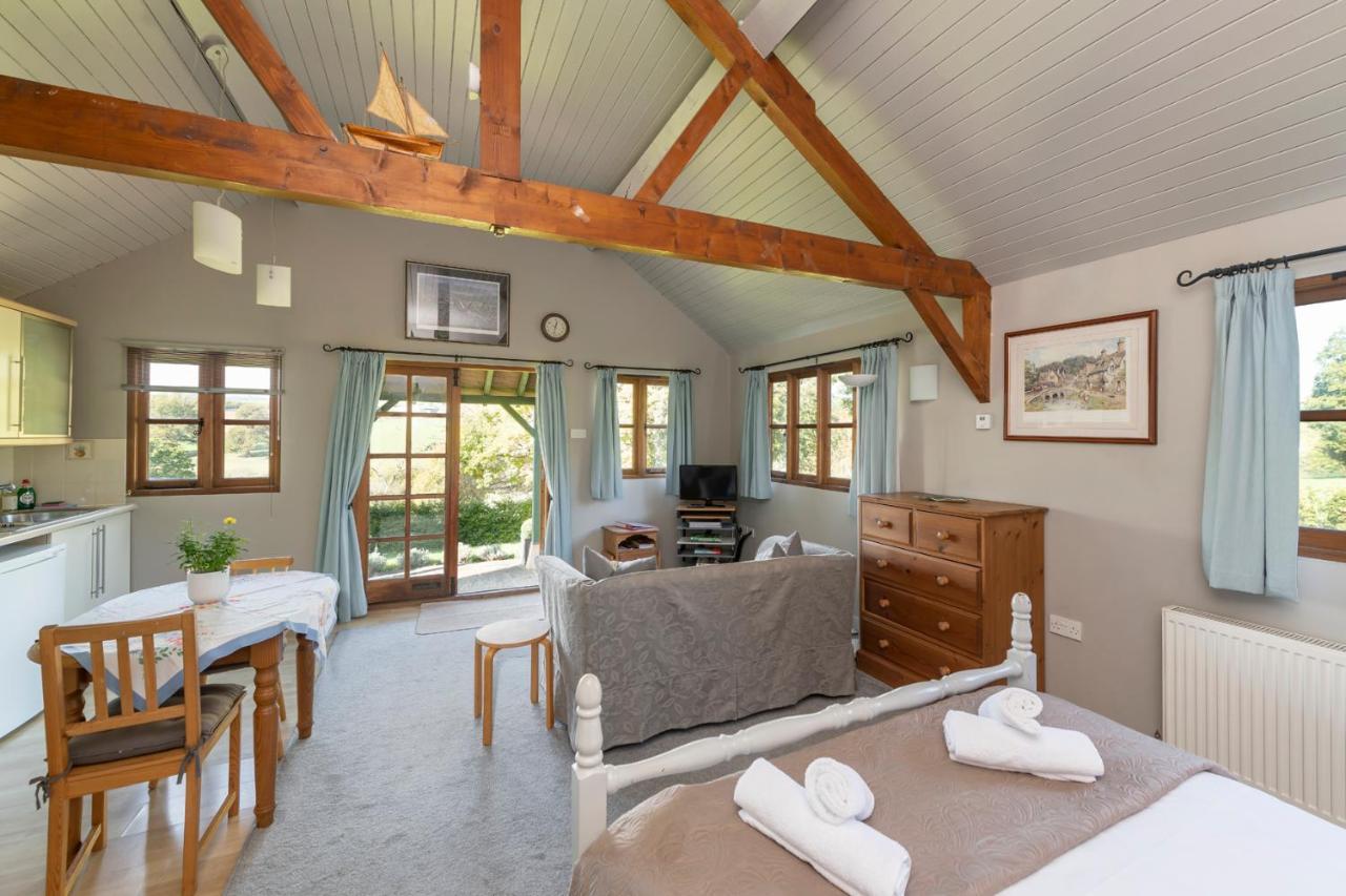 Beautiful Cottage With Stunning Views In Box Box  Екстериор снимка